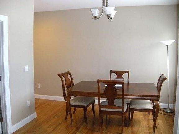 5th image of 8 Williamsburg Way