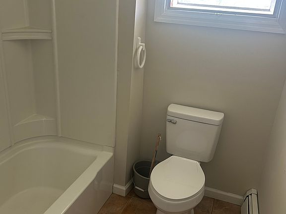 4th image of 405 Gravity Ave #1