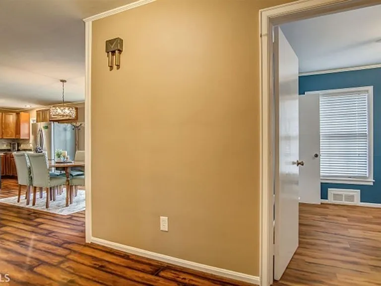 563 Mountain View Cir — Photo 17