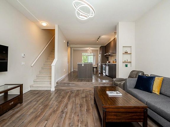 4th image of 9728 Alexandra Rd #49