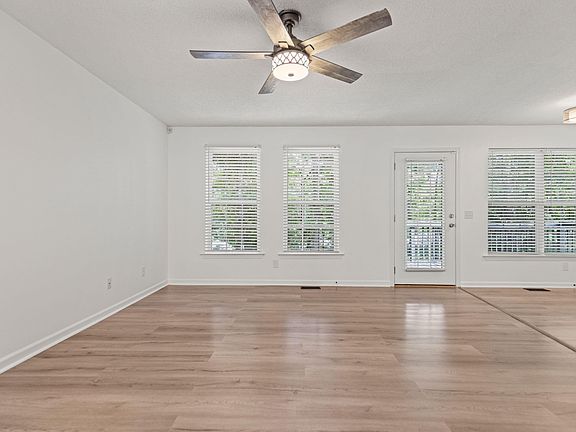 5th image of 306 Roosevelt Ave