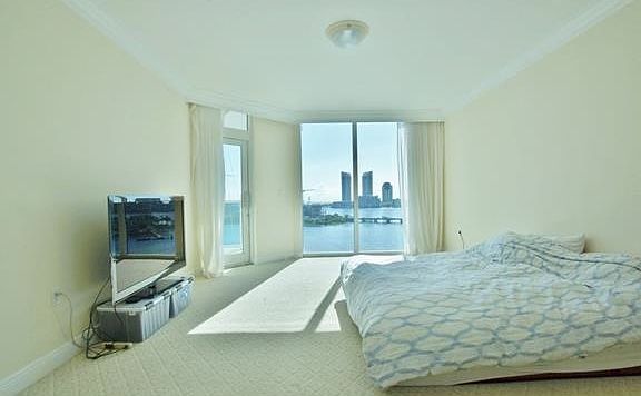 4th image of 3201 NE 183rd St APT 904