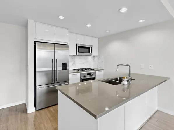 3281 E Kent Ave N #901, Vancouver, BC V5S 0C4