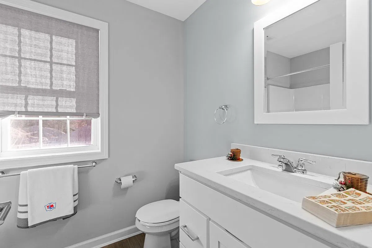 3 bed, 3.0 bath, 1989 sqft, $3,250 — Photo 4