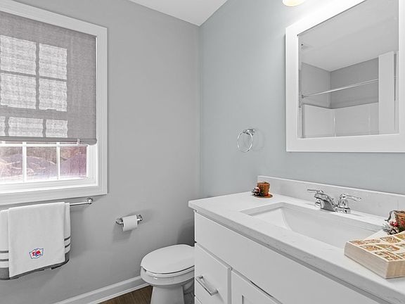 4th image of 33 Mirabel Ct
