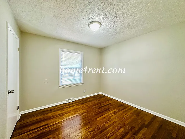 7421 Hardy Ave — Photo 25