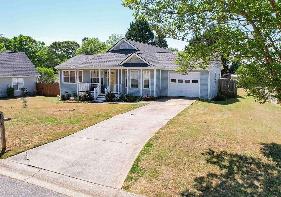 1st image of 209 Stoney Brook Dr