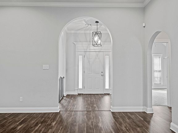 4th image of 424 Natalie Cir