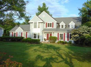 16 Iroquois Dr, Freehold, NJ 07728