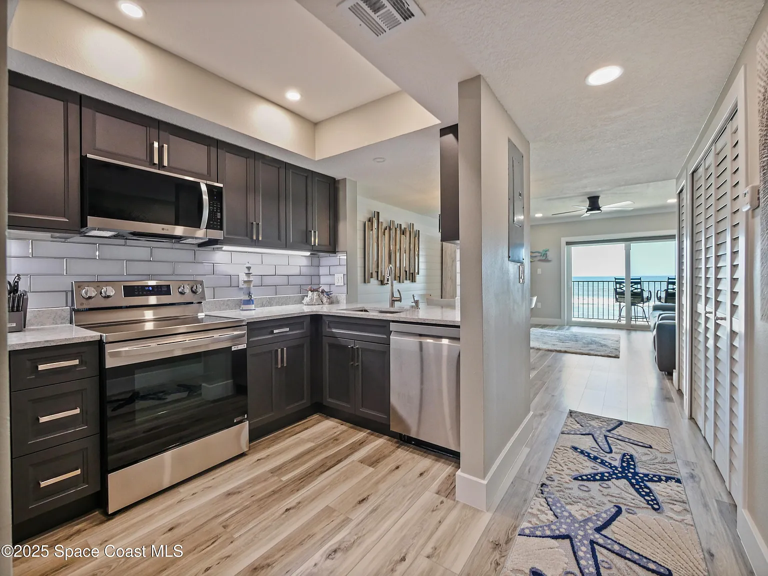 2 bed, 2.5 bath, 1205 sqft, $3,350 — Photo 3