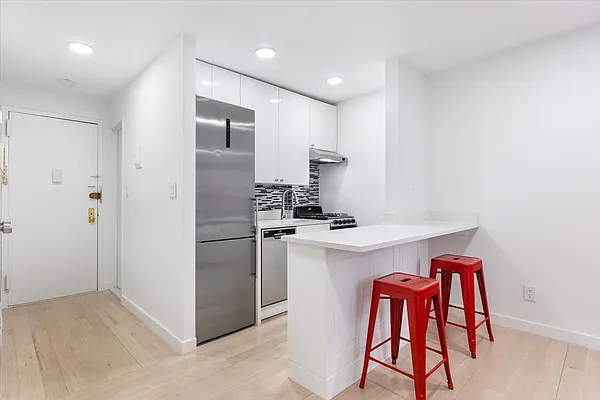 Rented by Edward Seisdedos, LREB | media 16