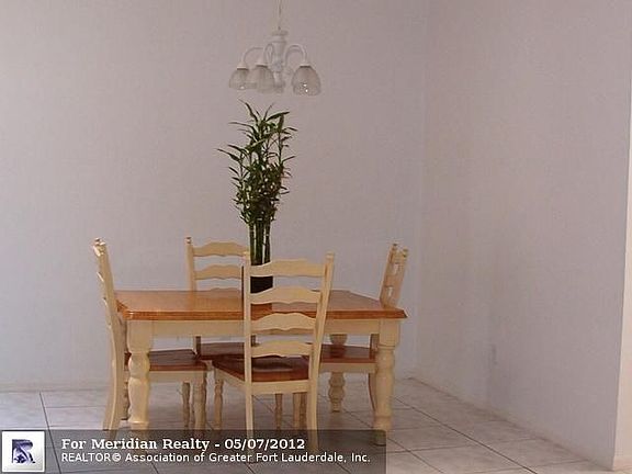 4th image of 591 Royal Palm Way