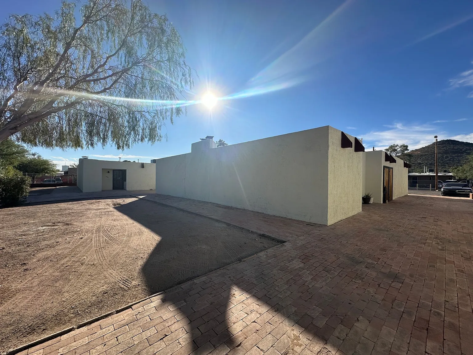1 and 2 Bedroom Townhomes Near Downtown Tucson! Renovated with Off Street Parking! — Photo 2
