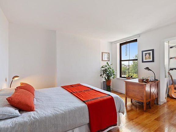5th image of 140 Warren St APT 6C