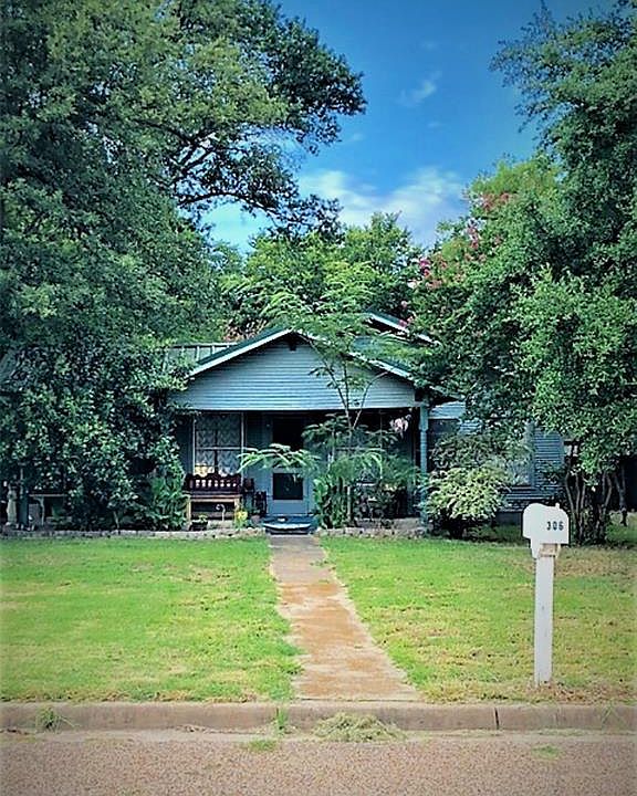 1st image of 306 W Comal Ave