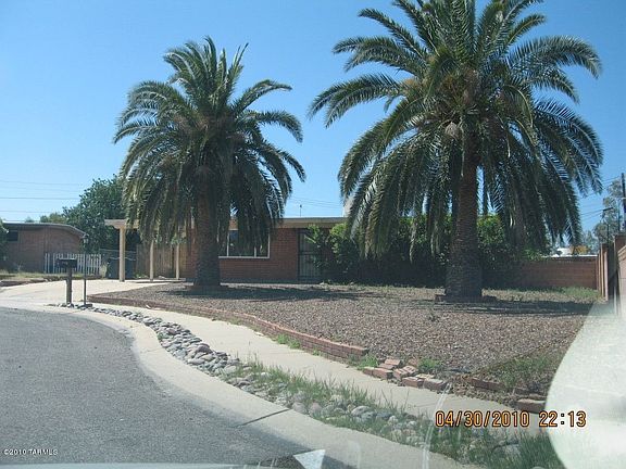 3rd image of 933 S Sherwood Village Dr