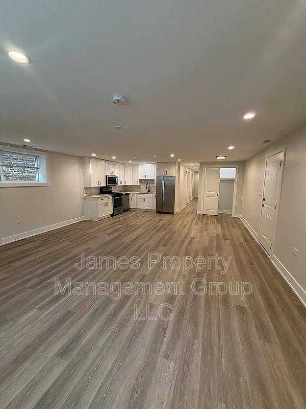 6325 N Richmond St — Photo 4
