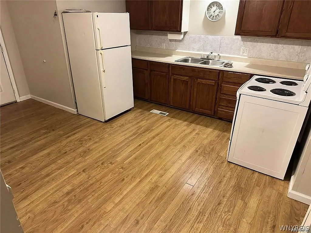 2 bed, 1000 sqft, $1,150 — Photo 2