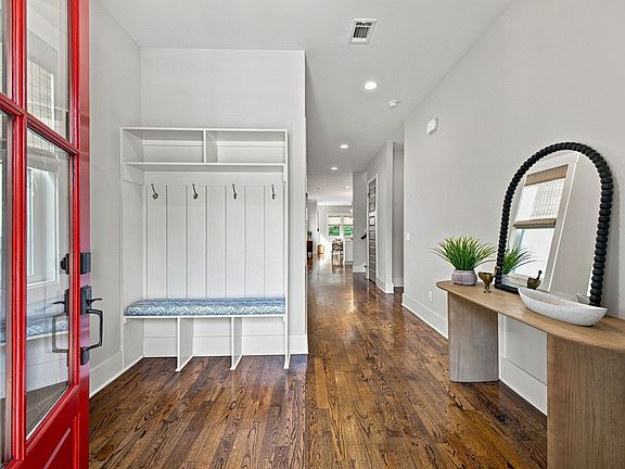 4th image of 512B Rosedale Ave