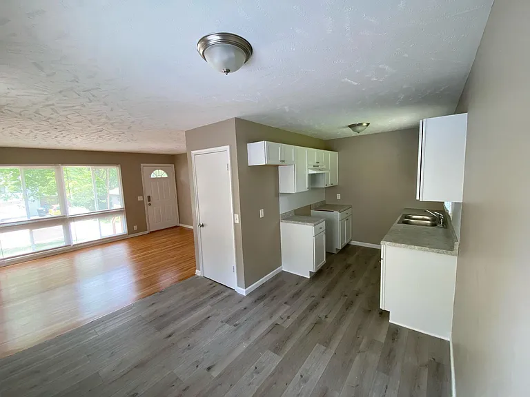 7311 N 36th Avenue Cir — Photo 4