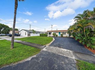 622 Holly Dr, Palm Beach Gardens, FL 33410