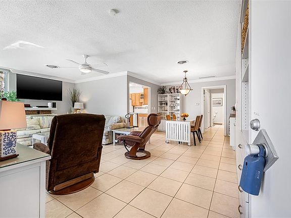 3rd image of 615 10TH AVENUE NE #1