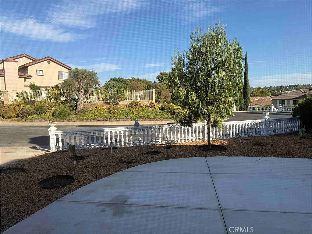 3 bed, 960 sqft, $3,400 — Photo 1