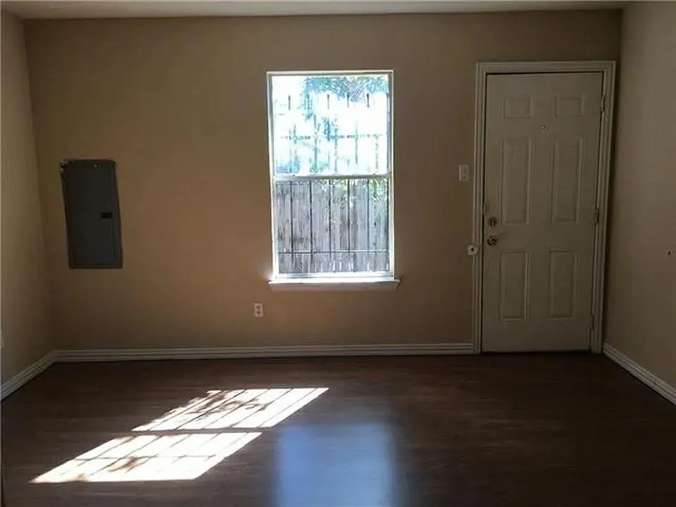 3 bed, 2208 sqft, $1,450 — Photo 3