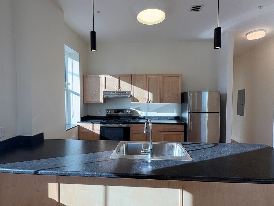 1st image of 560 Railroad St #12