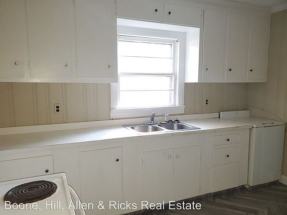 5th image of 110 Brown Dr