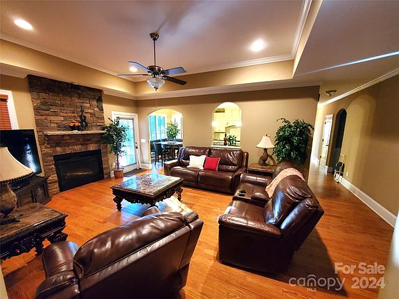 4th image of 5915 Windy Knoll Ln