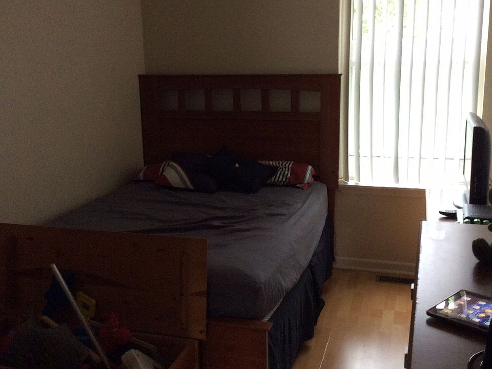 1st image of 943 N Lockwood Ave