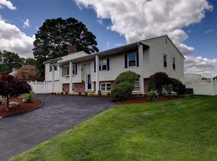 17 Green Valley Dr, Johnston, RI 02919