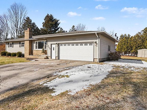 3rd image of 230 W Byron Rd