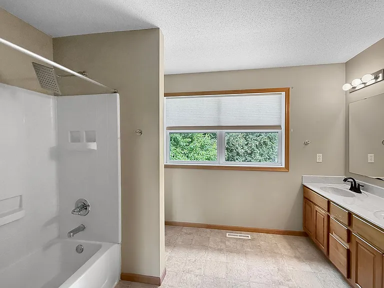 815 Newberry Ln — Photo 10