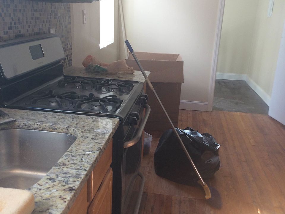 2nd image of 132 Telford St #1