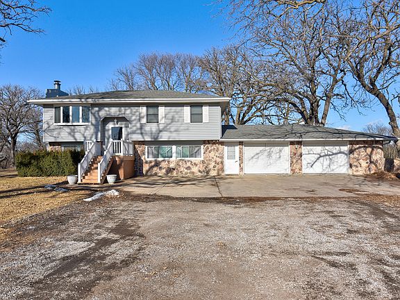 2nd image of 2023 Oak Dr