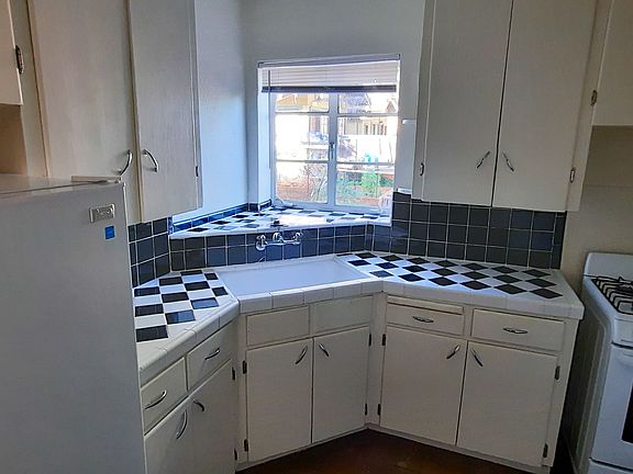 2nd image of 526 W Roosevelt St #10603183