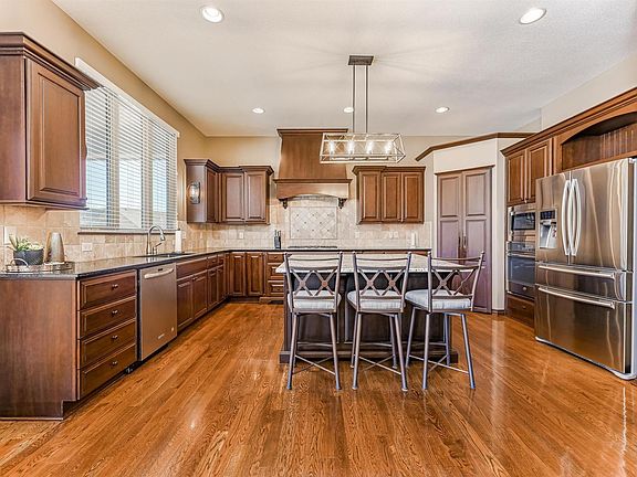 5th image of 610 N Lakecrest Cir
