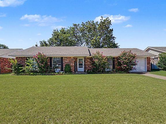 2nd image of 404 Kimberly Dr