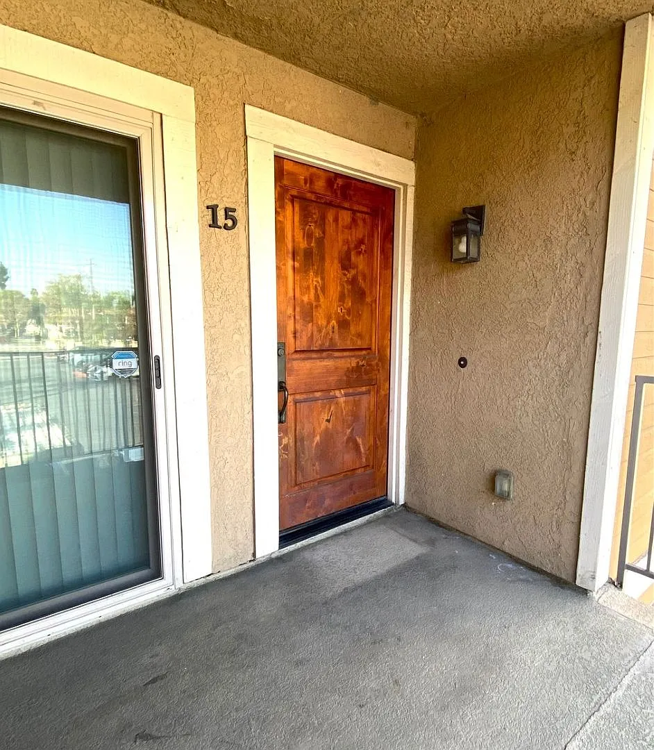 2 Bedroom Condo In Ontario!! — Photo 1