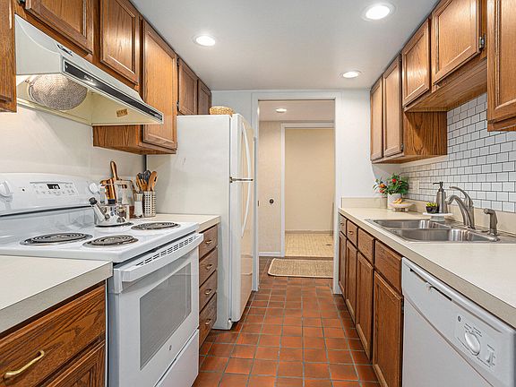 3rd image of 1260 Hillburn Ave NW