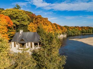 1538 Cliffs Ln, Ely, IA 52227