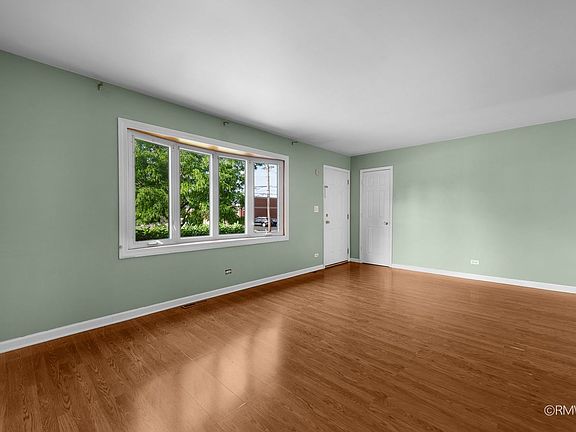 3rd image of 111 E Magnolia St