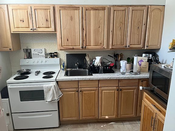 2nd image of 608 N 50th St APT B2