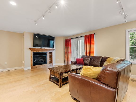 5th image of 24 N Stone Mill Dr #1112