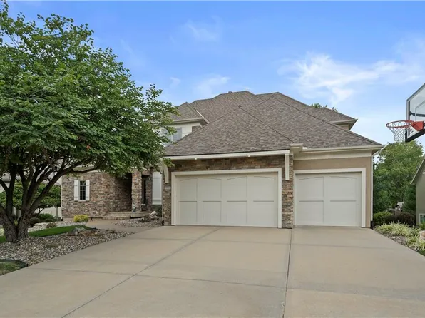 9506 W 161st Ter, Overland Park, KS 66223