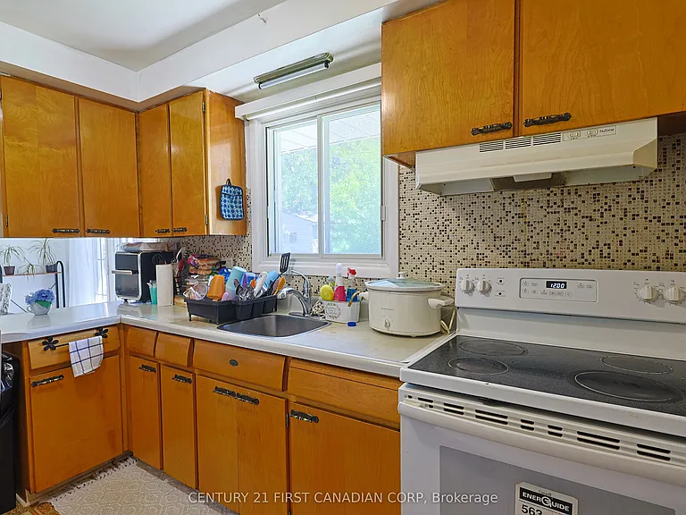 268 Burlington Cres — Photo 15