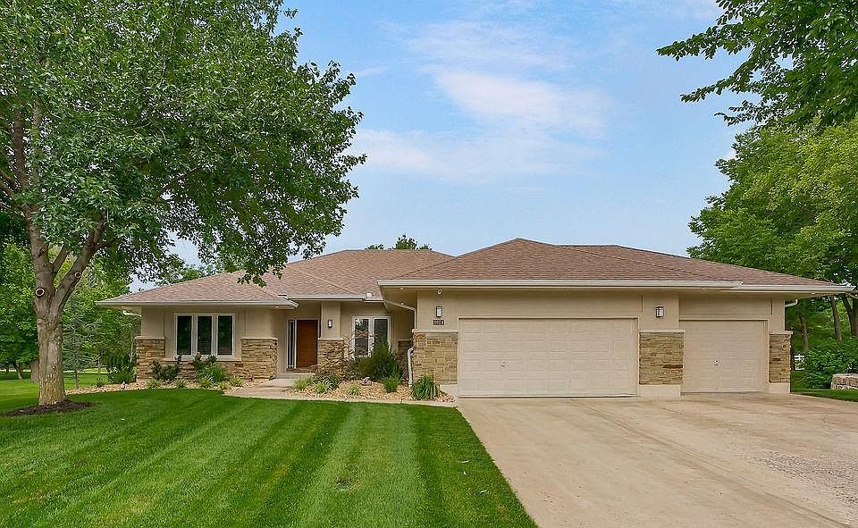 1st image of 3024 S Fallbrook Ct