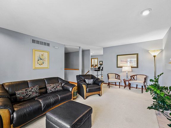 5th image of 425 Cherry Hill Dr